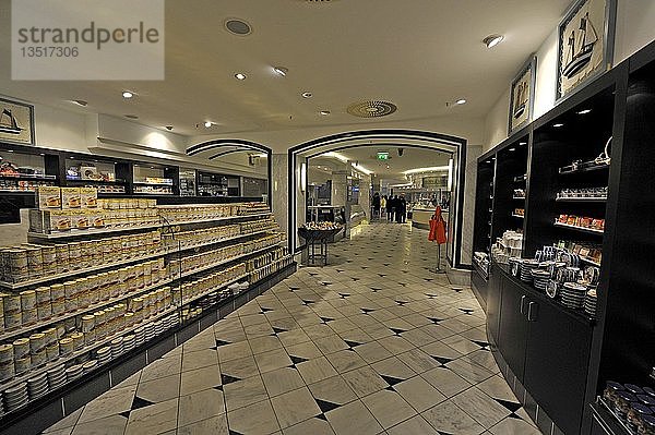 Blick in die Gourmet-Etage des Berliner Kaufhauses KaDeWe  Berlin  Deutschland  Europa