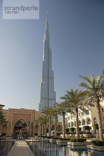 Zugang zum The Palace Hotel  Burj Khalifa-Wolkenkratzer auf der Rückseite  Burj Khalifa  Dubai  Vereinigte Arabische Emirate  Asien