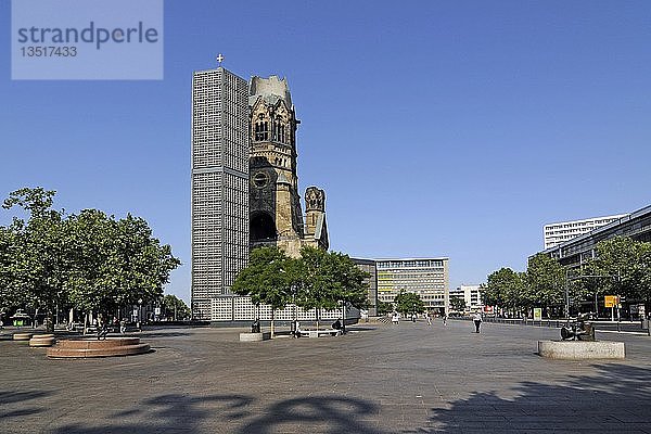 Breitscheidplatz mit Kaiser-Wilhelm-Gedächtniskirche  Gedächtniskirche  Berlin  Deutschland  Europa