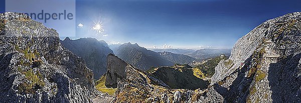 360 ° Panoramablick  vom Weg zur Meilerhütte aus gesehen  Garmisch-Partenkirchen  Wettersteingebirge  Bayern  Deutschland  Europa