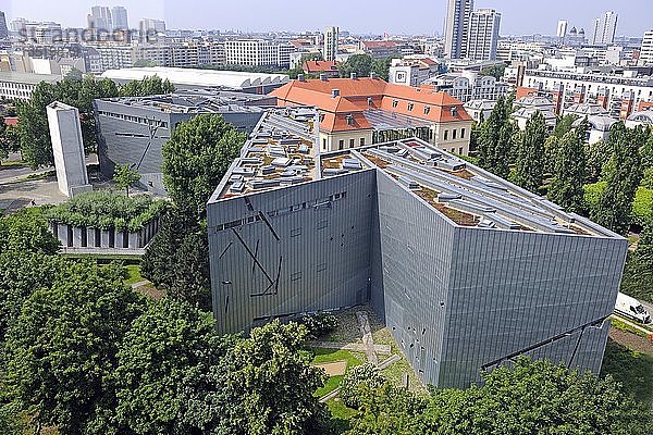 Jüdisches Museum  neues Gebäude von Daniel Libeskind  Berlin  Deutschland  Europa