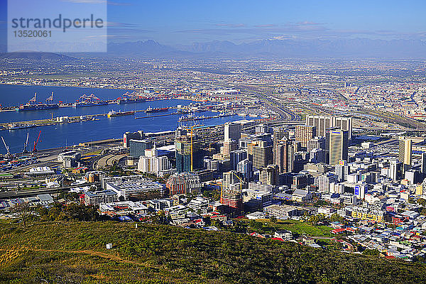 Die Stadt Kapstadt vom Signal Hill aus gesehen  Kapstadt  Westkap  Südafrika  Afrika