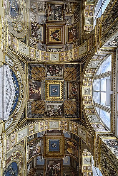 Innenraum  Decke der Raffael-Loggien im Eremitage-Museum  Sankt Petersburg  Russland  Europa