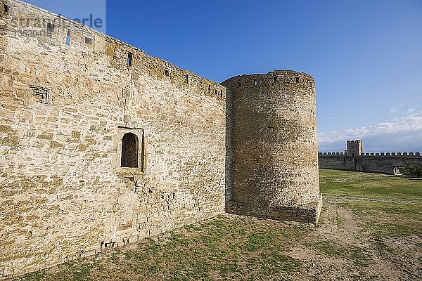 Festungsmauer und Turm der Festung Akkerman oder Festung Weißer Fels  Belgorod-Dnestrovskiy  Oblast Odessa  Ukraine  Europa