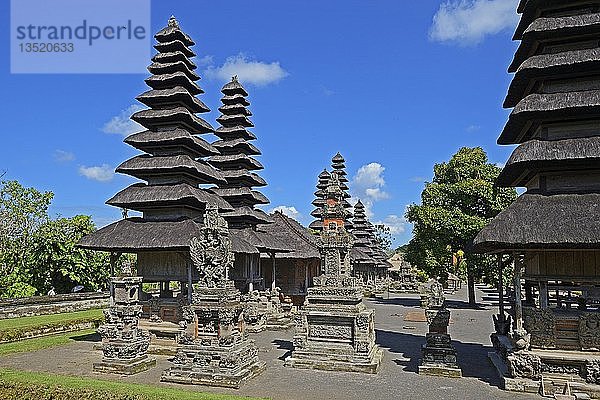 Pagoden und Gebetsstätten des Tempels Pura Taman Ayun  Nationalheiligtum  Bali  Indonesien  Asien