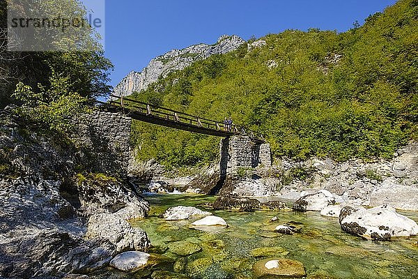 Römische Brücke über den Fluss Mrtvica  Rimski Most  Mrtvica-Schlucht  bei Kolasin  Montenegro  Europa