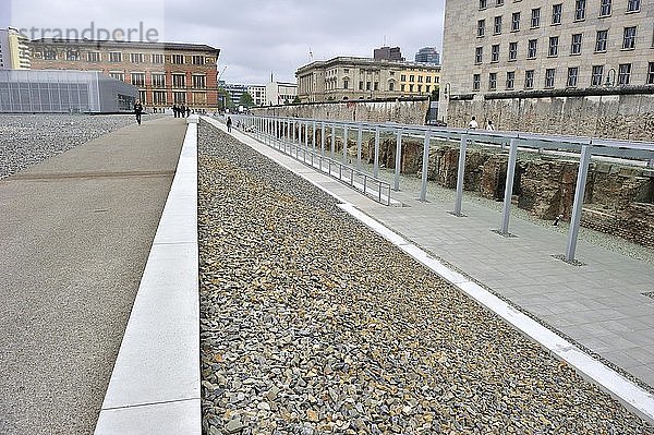 Neu gestalteter Außenbereich der Ausstellung 'Topographie des Terrors' auf dem Gelände des ehemaligen SS-Hauptquartiers in Berlin  Deutschland  Europa'.