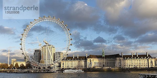 County Hall  London Eye  Riesenrad  Themse  London  England  Großbritannien