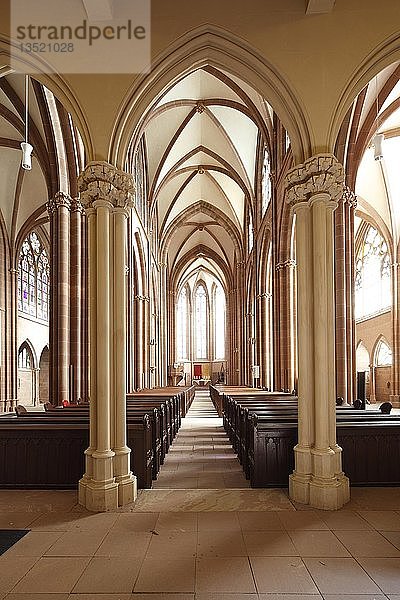 Kirchenschiff  St. Katharinenkirche  Oppenheim  Rheinland-Pfalz  Deutschland  Europa