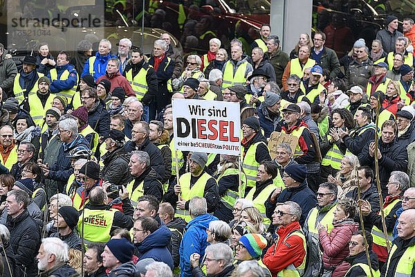 Demonstration gegen die Dieselfahrverbote vom 01.02.2019 in Stuttgart  Baden-Württemberg  Deutschland  Europa