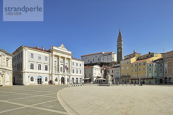 Tartini-Platz  Rathaus  Giuseppe-Tartini-Denkmal  St. Georgs-Kathedrale  Piran  Istrien  Slowenien  Europa