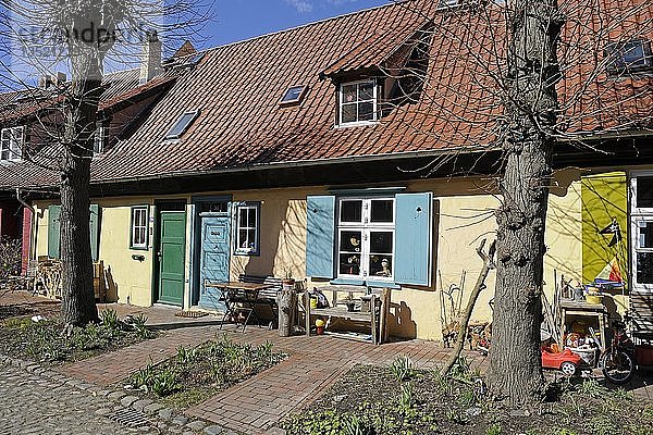 Restaurierte Häuser auf dem Gelände des Johanniterklosters  historischer Stadtkern  Stralsund  UNESCO-Welterbe  Mecklenburg-Vorpommern  Deutschland  Europa  PublicGround  Europa