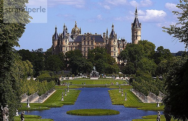 Schweriner Schloss  Landesgartenschau  Schwerin  Mecklenburg Vorpommern  Deutschland  Europa