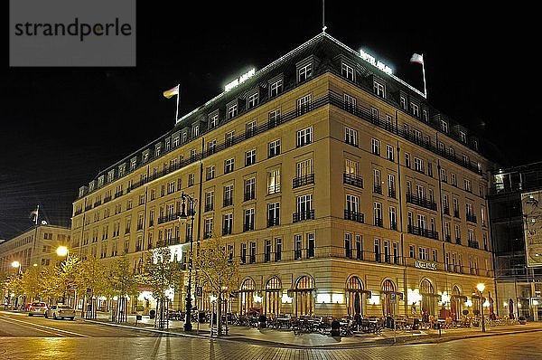 Hotel Adlon bei Nacht  Berlin  Deutschland  Europa