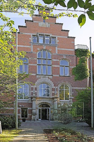 Robert Koch-Institut  RKI  Gebäude  Haupteingang  Berlin  Deutschland  Europa