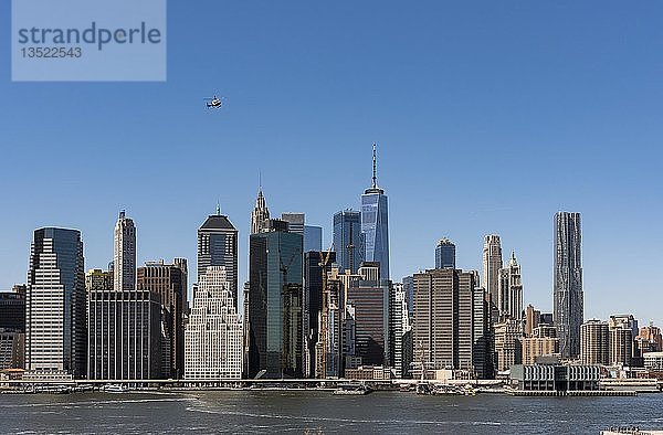 Lower Manhattan von der Brooklyn Heights Promenade aus gesehen  New York City  USA  Nordamerika