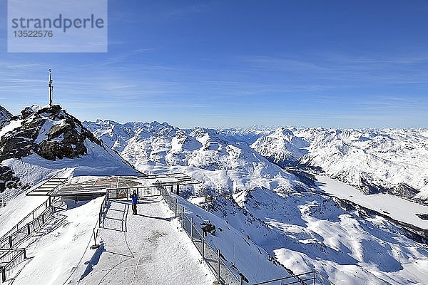 Corvatsch  Bergstation  Helikopterlandeplatz  Oberengadin  Graubünden  Schweiz  Europa