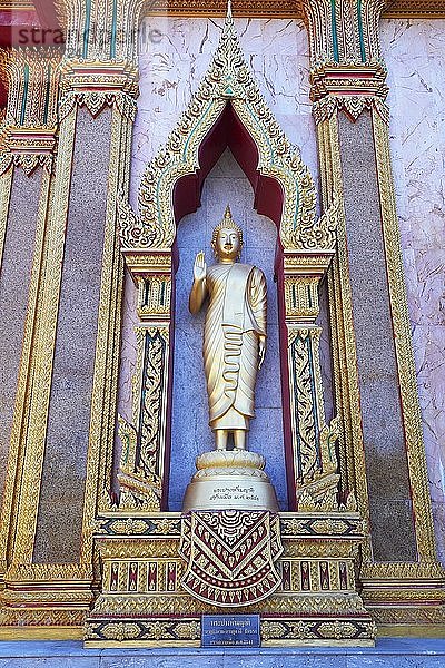 Buddha-Seil an einer Wand  Wat Chalong  größter Tempel auf Phuket  Thailand  Asien
