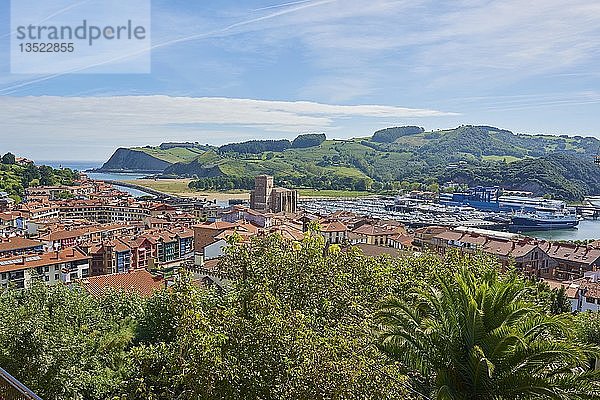 Blick nach Zumaja  Camino del Norte  Küstenweg  Jakobsweg  Jakobsweg  Baskenland  Spanien  Europa