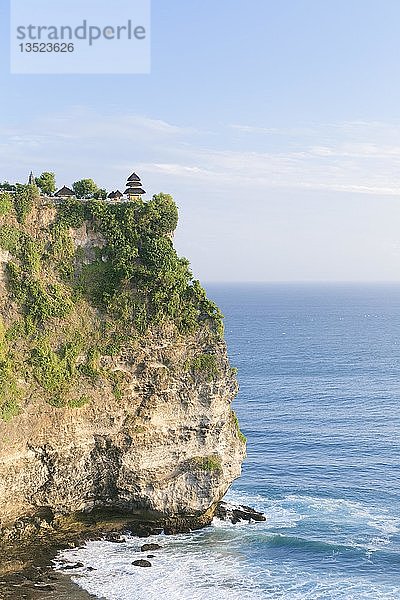 Uluwatu-Tempel auf Felsen  Bukit-Halbinsel  Bali  Indonesien  Asien