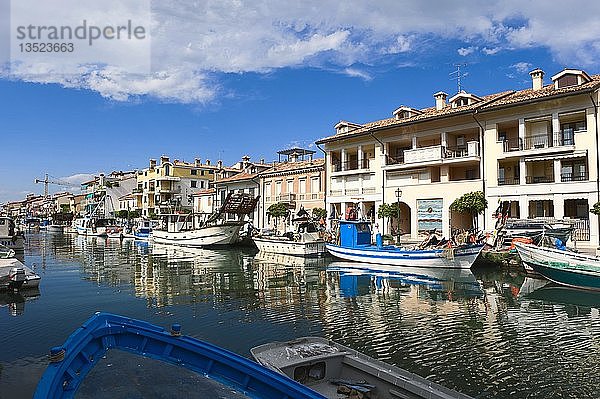 Fischereihafen von Porto Canale in Grado  Friaul  Italien  Europa