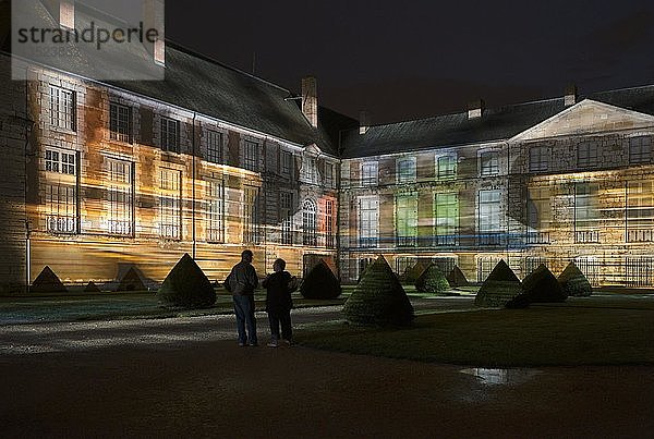 Musée des Beaux-Arts  Museum der Schönen Künste  von April bis September nachts bei Dämmerung beleuchtet  Chartres  Eure-et-Loir  Frankreich  Europa  PublicGround  Europa