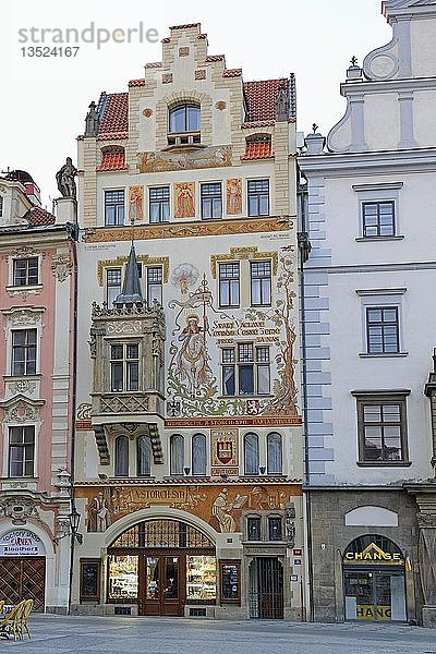 Haus Storch  auch bekannt als Haus der Steinernen Madonna  Altstädter Ring  historisches Viertel  Prag  Böhmen  Tschechische Republik  Europa