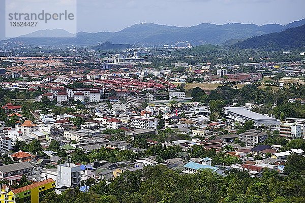 Blick über Phuket-Stadt  vom Khao Rang Hill aus gesehen  Phuket  Thailand  Asien