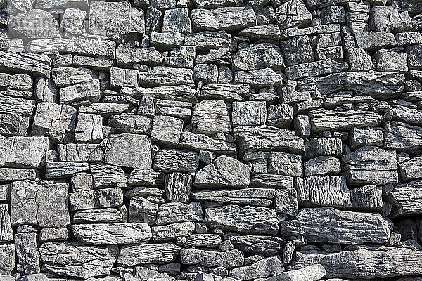 Steinmauer  Dún Eochla  historisches Fort aus der Eisenzeit  Eochaill  Inishmore  Aran-Islands  County Galway  Republik Irland