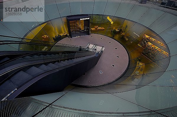 Rolltreppe zum Besucherzentrum  Eingang zum Universalmuseum Joanneum  Graz  Steiermark  Österreich  Europa