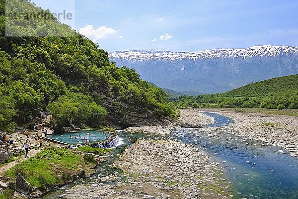 Thermalquellen von Benjë  Fluss Lengarica  Lengaricë  bei Përmet  Nationalpark Hotova-Dangell  hinter dem Nemërçka-Gebirge  Qar Gjirokastra  Gjirokastër  Albanien  Europa