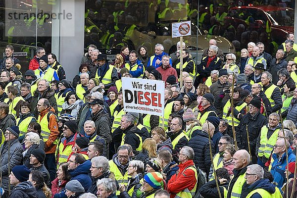 Demonstration gegen die Dieselfahrverbote vom 01.02.2019 in Stuttgart  Baden-Württemberg  Deutschland  Europa