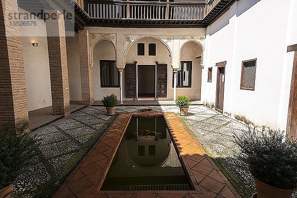 Innenhof  Cuesta del Chapiz  Schule für Arabische Studien  Granada  Andalusien  Spanien  Europa