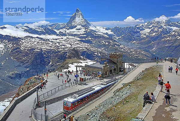 Bergstation der Gornergratbahn 3089m mit Matterhorn 4478m  Zermatt  Mattertal  Wallis  Schweiz  Europa