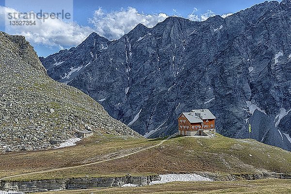 Berghütte  Neue Reichenberger Hütte  Nationalpark Hohe Tauern  Osttirol  Österreich  Europa