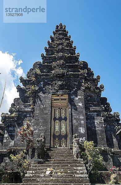 Eingangstür eines Seitentempels  Besakih-Tempel  Pura Penetaran Agung Besakih  Bali Hinduismus  Banjar Besakih  Bali  Indonesien  Asien