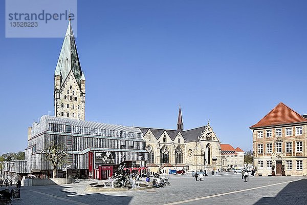 Erzbischöfliches Diözesanmuseum  Architekt Gottfried Böhm  vor dem Paderborner Dom  Paderborn  Ostwestfalen  Nordrhein-Westfalen  Deutschland  Europa
