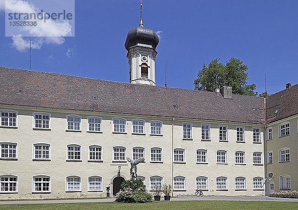 Schloss Isny mit Klosterkirche St. Georg  Isny  Allgäu  Baden-Württemberg  Deutschland  Europa