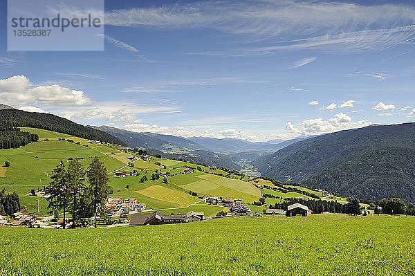 Streusiedlungen der Gemeinde Maranza  Pustertal  Südtirol  Italien  Europa