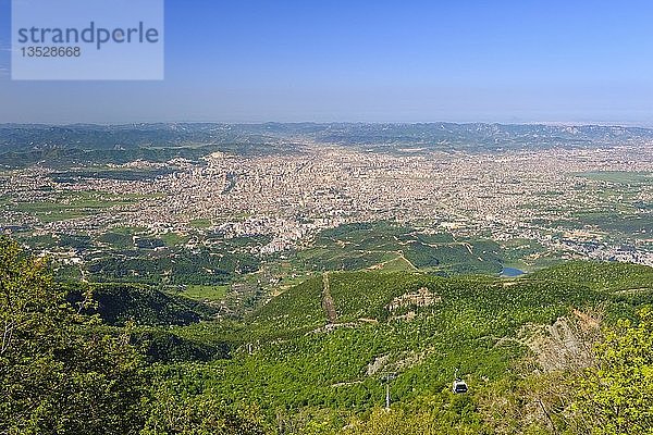 Seilbahn  Blick über Tirana vom Berg Dajti  Nationalpark Dajti  Qark Tirana  Albanien  Europa