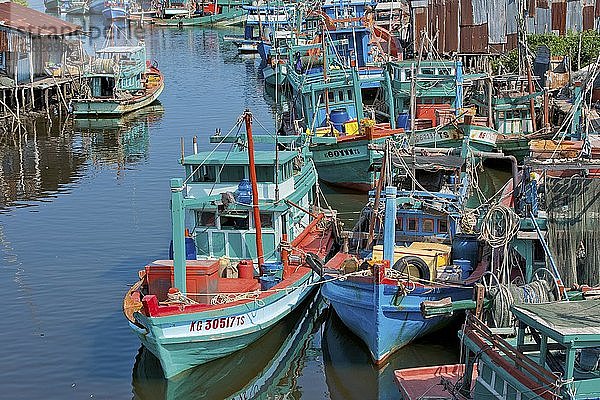 Bunte Fischerboote  Insel Phu Quoc  Vietnam  Asien