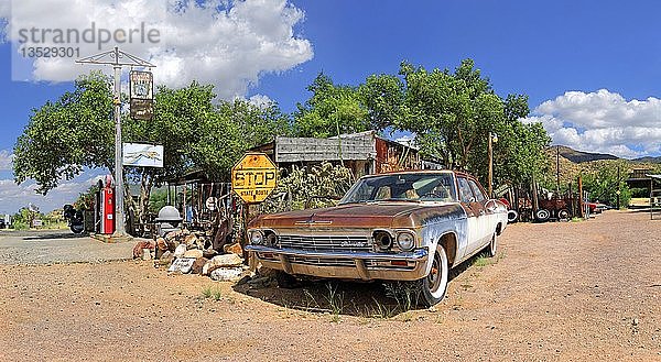 Oldtimer Chevrolet Impala 1965  Route 66  Hackberry General Store  Hackberry  Arizona  USA  Nordamerika