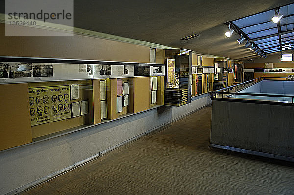 Ausstellung in einer baracke im konzentrationslager sachsenhausen  deutschland