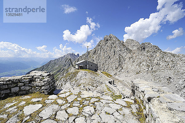 Aussichtsterasse an der Hafelekarspitze im Karwendelgebirge  Tirol  Republik Österreich  Europa