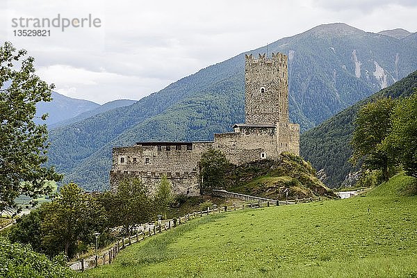 Fürstenburg  Castello del Principe  13. Jahrhundert  heute Berufsschule für Land- und Forstwirtschaft  bei Burgeis  Burgusio  Oberer Vinschgau  Südtirol  Trentino-Südtirol  Italien  Europa