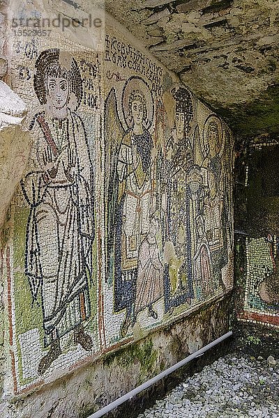 Kapelle mit Mosaiken im römischen Amphitheater  Durres  Durrës  Albanien  Europa