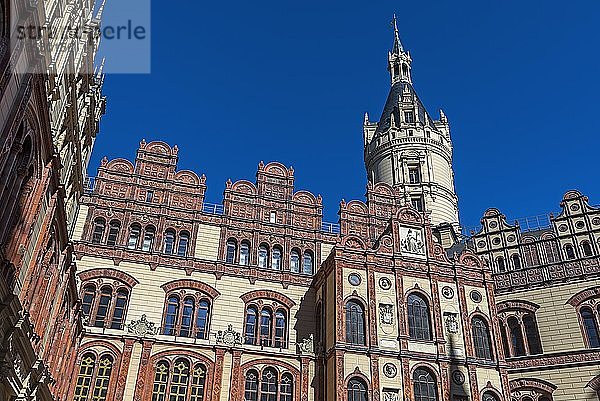 Terrakotta-Fassaden im Innenhof des Schweriner Schlosses  Schwerin  Mecklenburg-Vorpommern  Deutschland  Europa