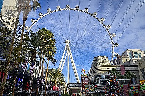 Geschäfte in der Einkaufsstraße The Linq Promenade  hinter The High Roller  Riesenrad  Las Vegas  Nevada  USA  Nordamerika