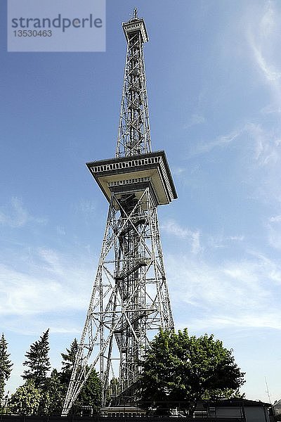 Berliner Funkturm  Fernsehturm  auf dem Messegelände  Berlin  Deutschland  Europa