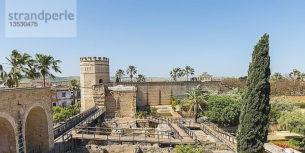 Mauern und Ruinen der arabischen Bäder im Alcázar de Jerez  maurische Festung  Jerez de la Frontera  Provinz Cádiz  Andalusien  Spanien  Europa